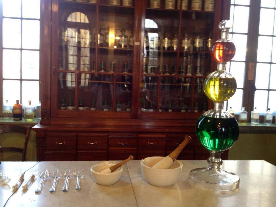 Antigua botica hospitalaria